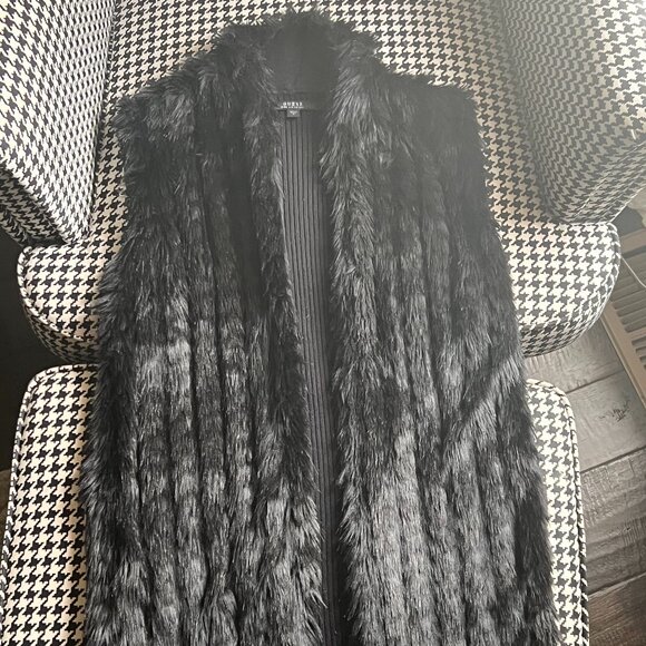 GUESS black faux-fur sleeveless vest - Picture 1 of 6